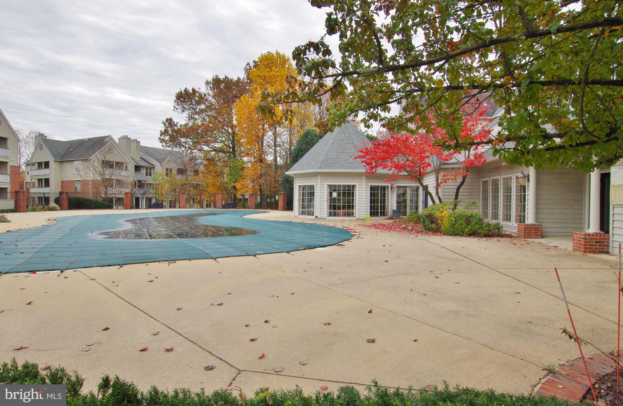 PENDERBROOK SQUARE CONDOMINIUMS - Residential