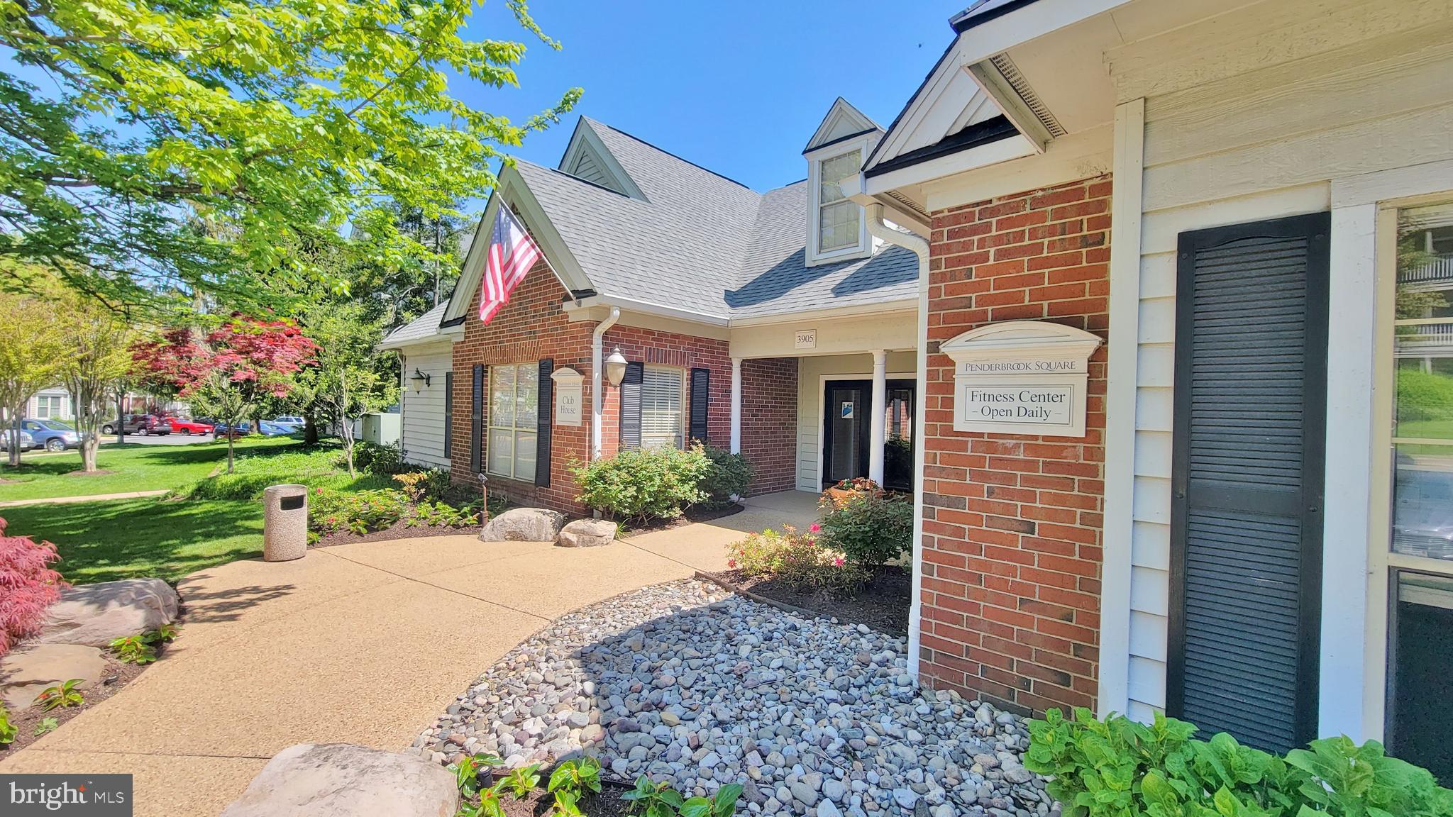 PENDERBROOK SQUARE CONDOMINIUMS - Residential