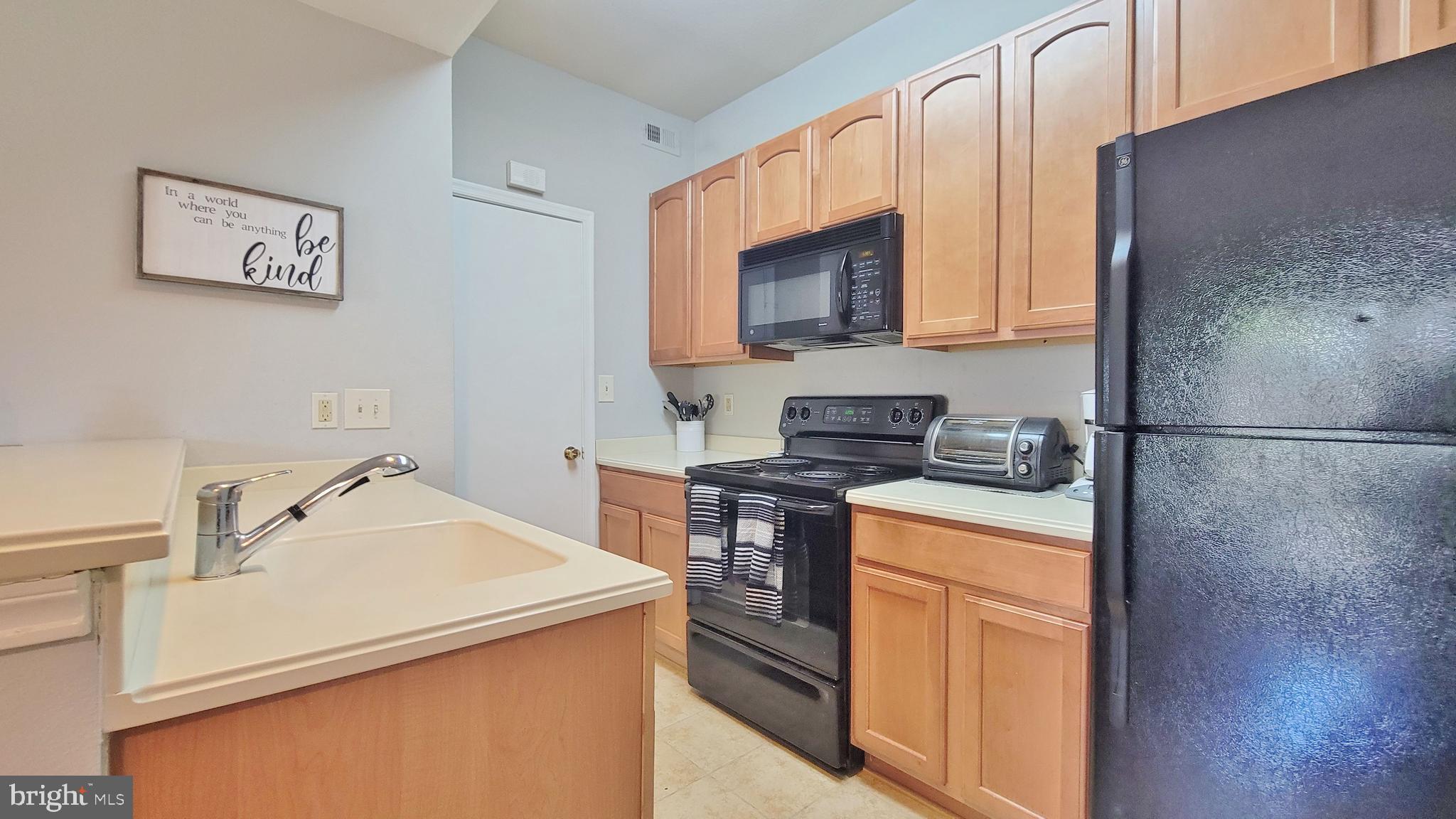 PENDERBROOK SQUARE CONDOMINIUMS - Residential