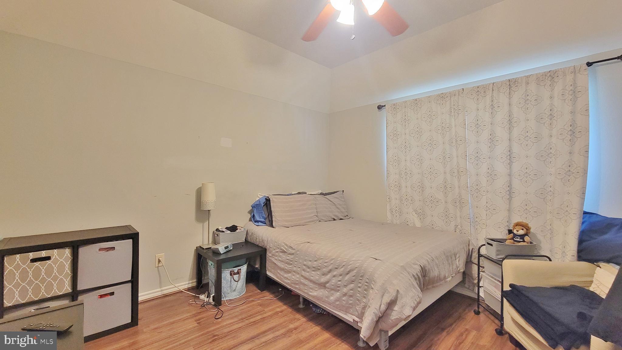 PENDERBROOK SQUARE CONDOMINIUMS - Residential