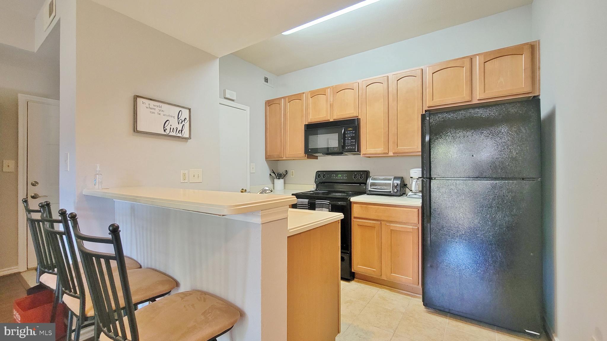 PENDERBROOK SQUARE CONDOMINIUMS - Residential