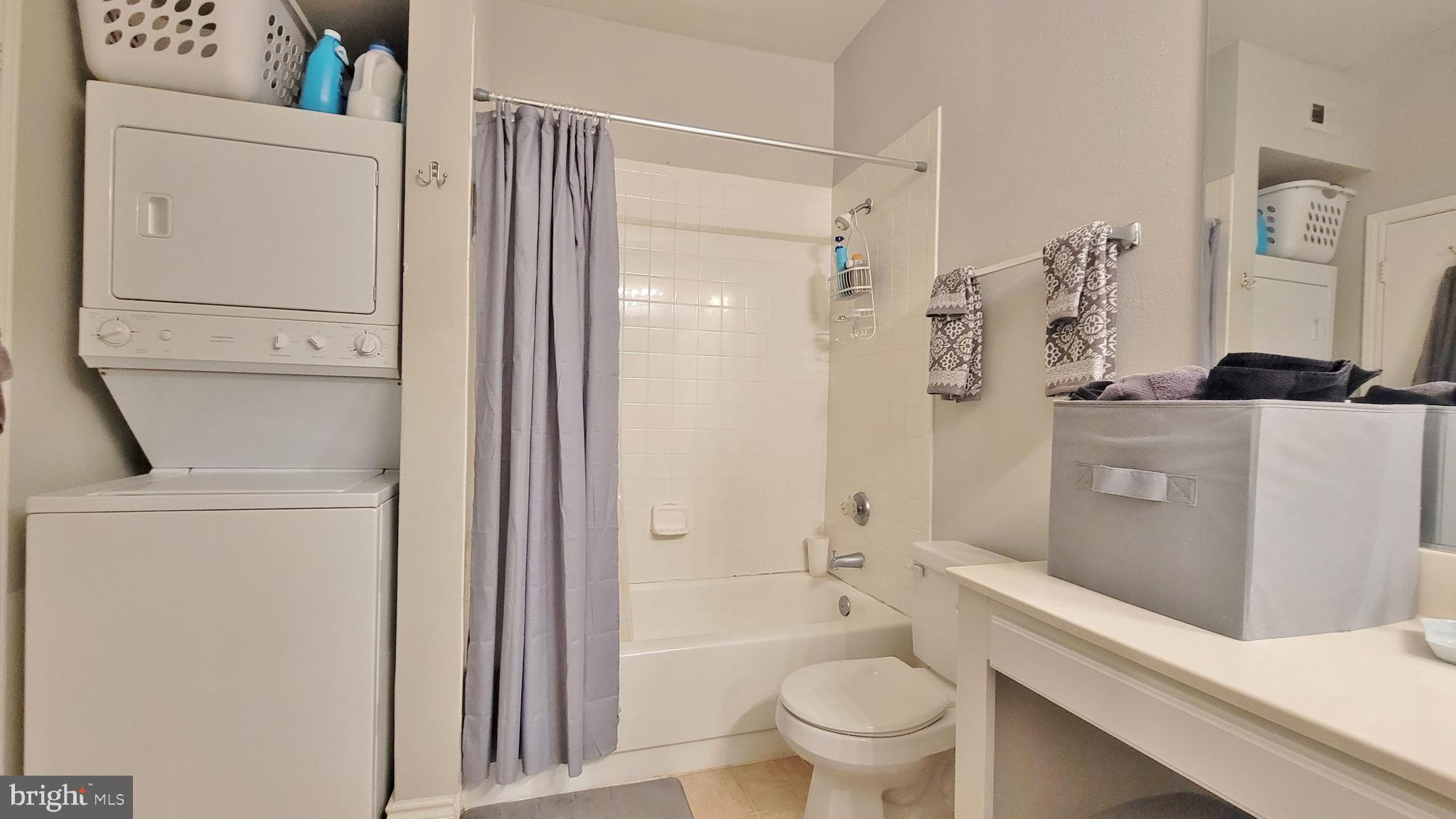 PENDERBROOK SQUARE CONDOMINIUMS - Residential