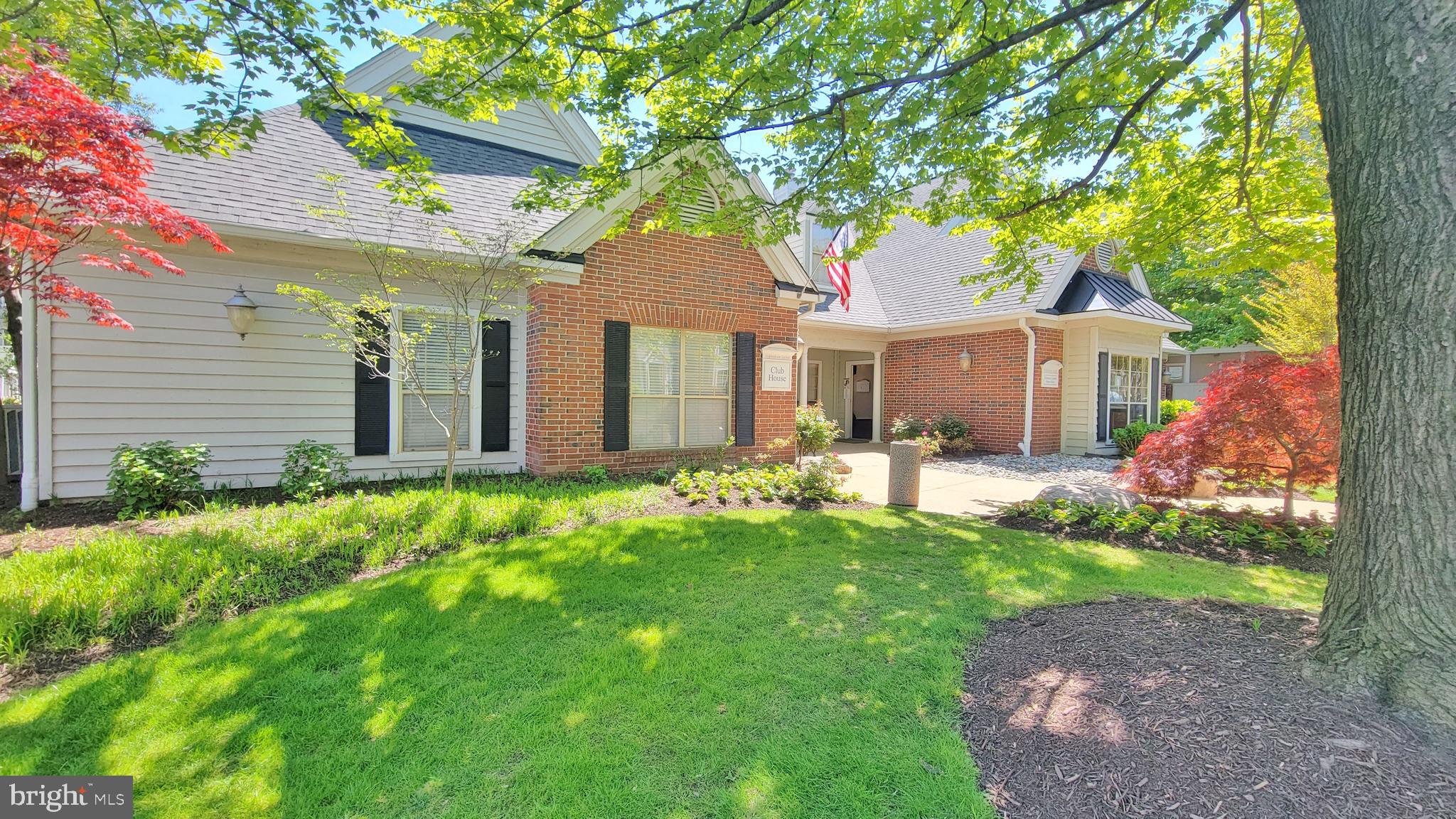 PENDERBROOK SQUARE CONDOMINIUMS - Residential