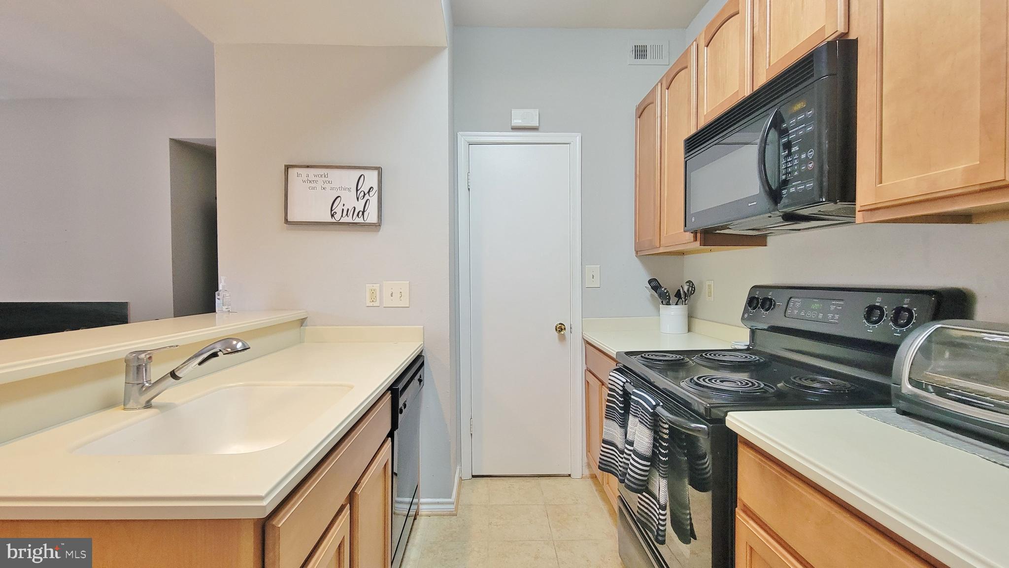 PENDERBROOK SQUARE CONDOMINIUMS - Residential