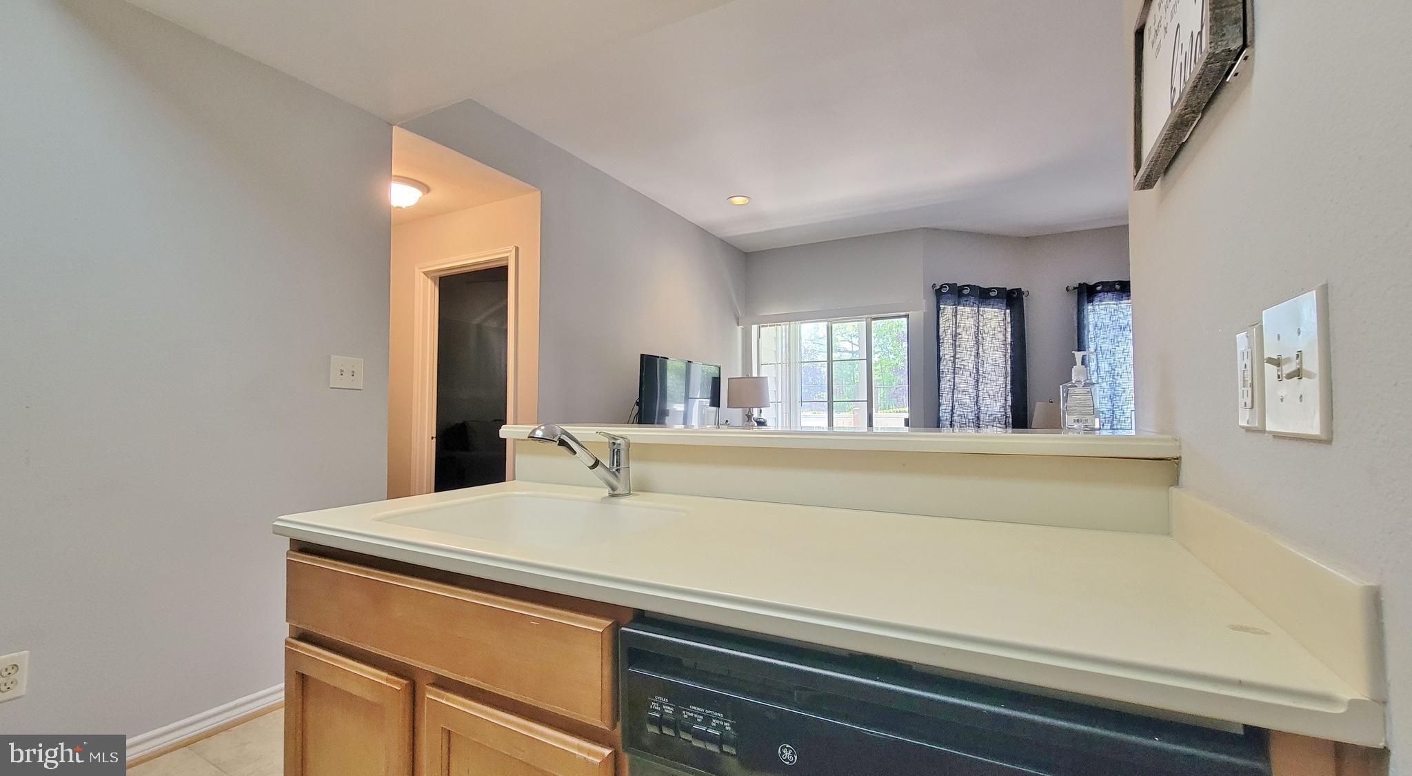 PENDERBROOK SQUARE CONDOMINIUMS - Residential