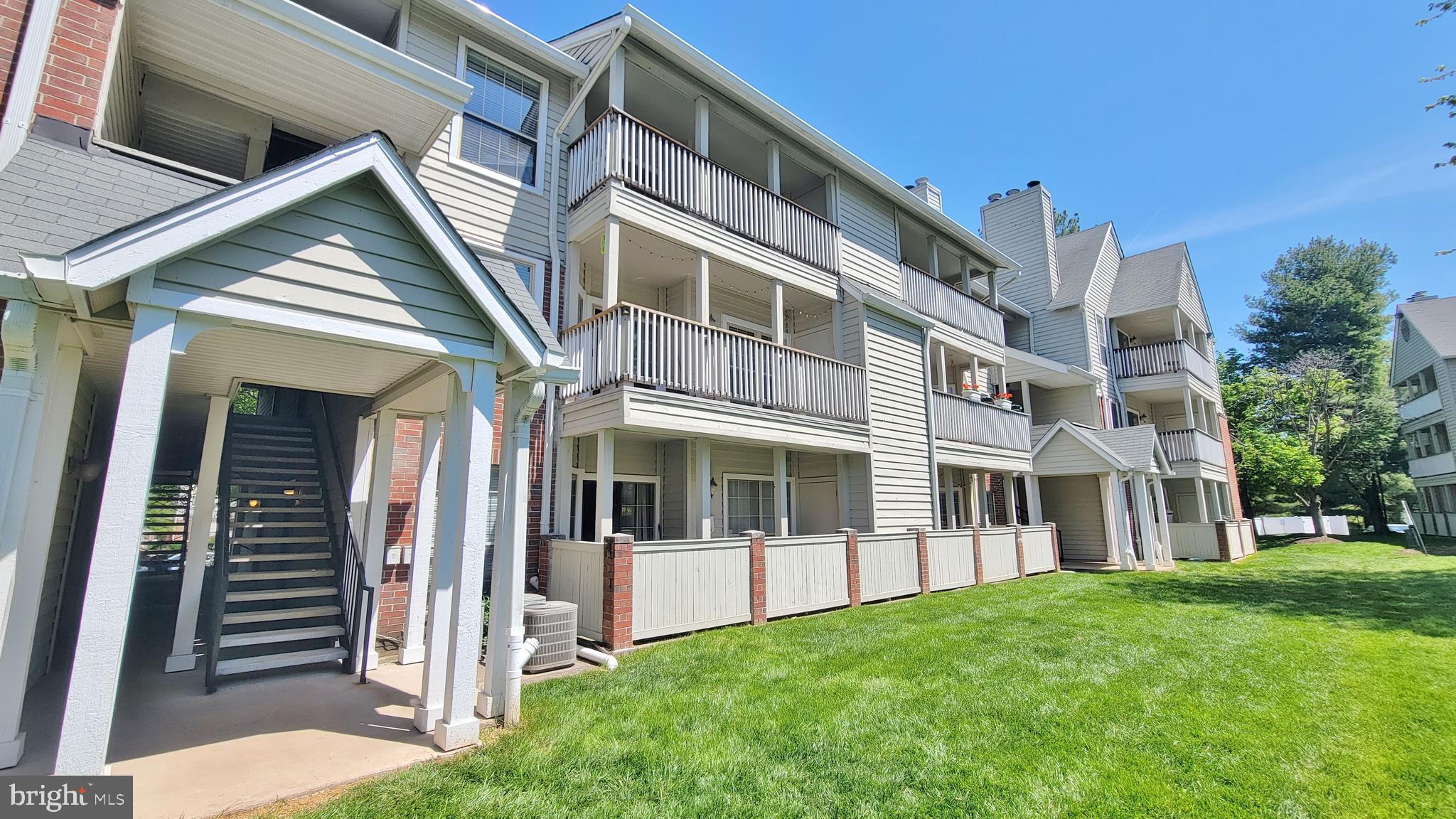 PENDERBROOK SQUARE CONDOMINIUMS - Residential