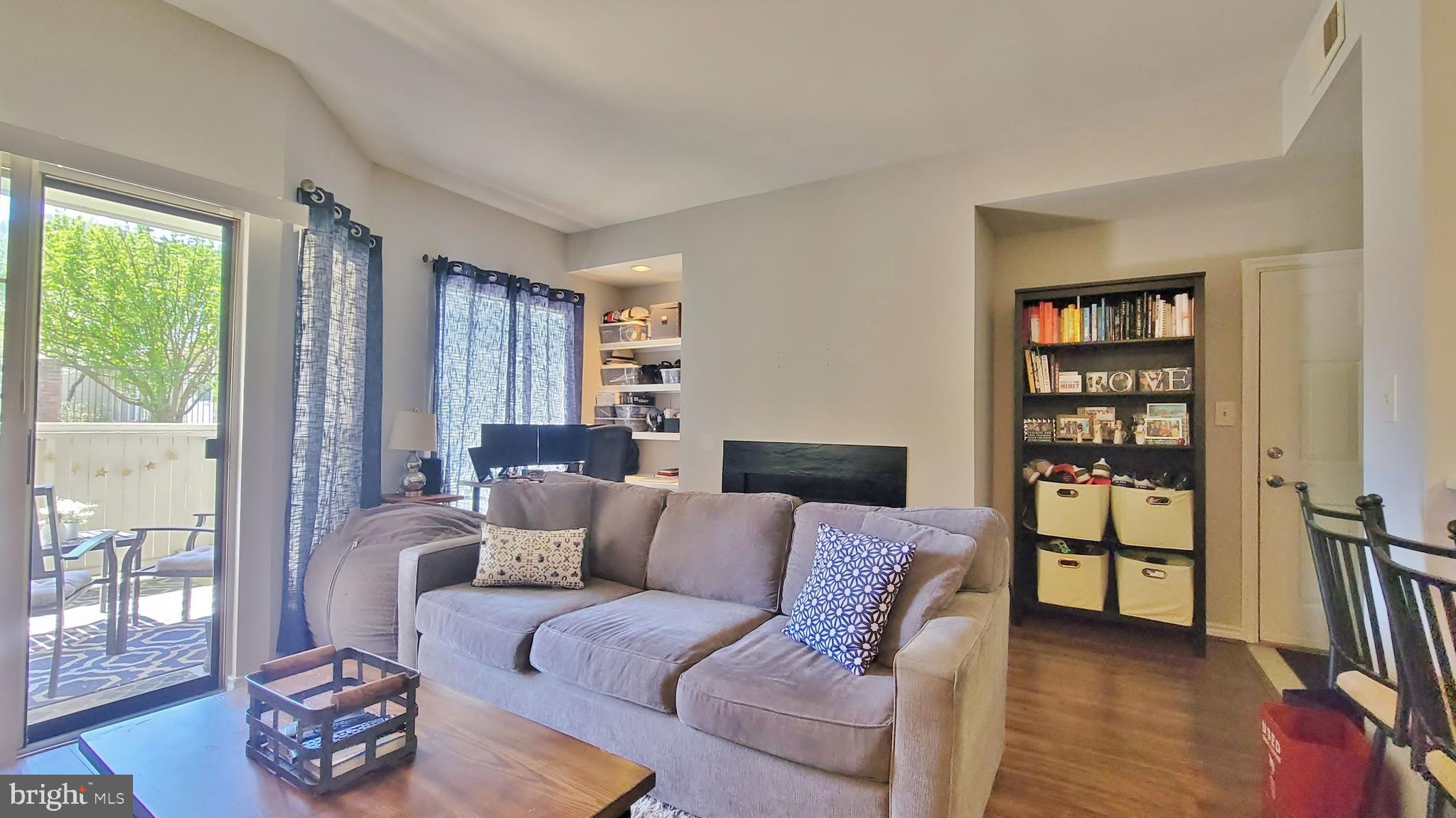 PENDERBROOK SQUARE CONDOMINIUMS - Residential