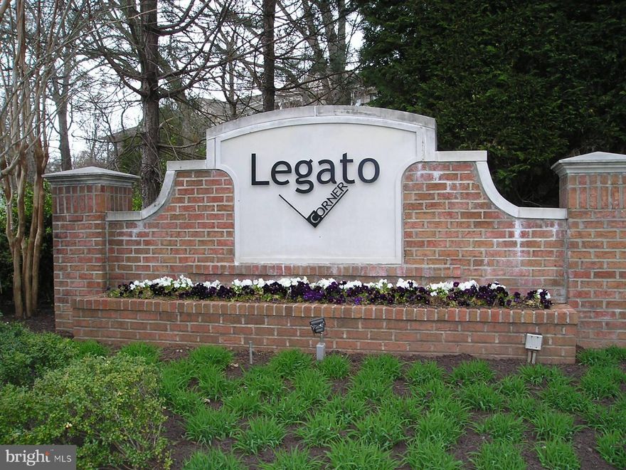 Nicely maintained 1 bedroom condo in gated community in move in ready condition.Kitchen with granite counters, stainless appliances, ceramic tile floors, & gas stove. Full size W/D in unit. Hardwood floors in living/dining room, hallway, & bedroom. Bedroom has nice size walk-in closet. Small patio overlooking trees. Assigned parking. Community amenities include, outdoor pool, fitness center, clubhouse, gated/security, trash, grounds maintenance.