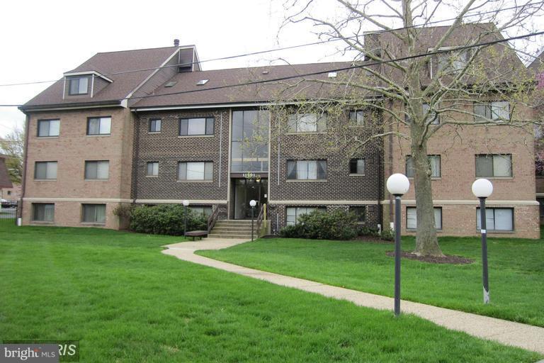 Beautiful garden style condo located in the heart of Wheaton*Walk to Wheaton metro/shops/restaurant/Mall*Permit parking*Spacious bedrooms*Master BR with walkin closet*Laminate wood flooring throughout*$35 processing fee per adult applicant*One month deposit required*Rent includes gas,water/sewer*Community pool/tennis court/tot lot*