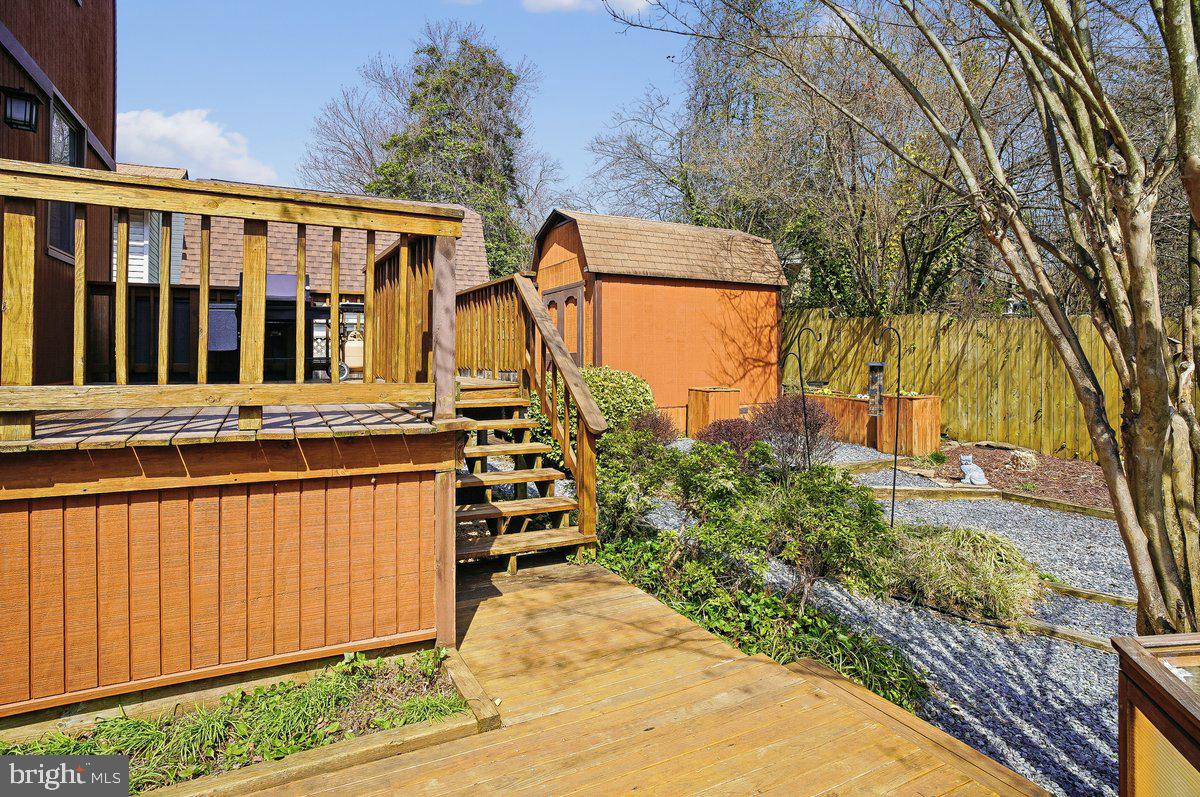 WOODLAND BEACH - Residential