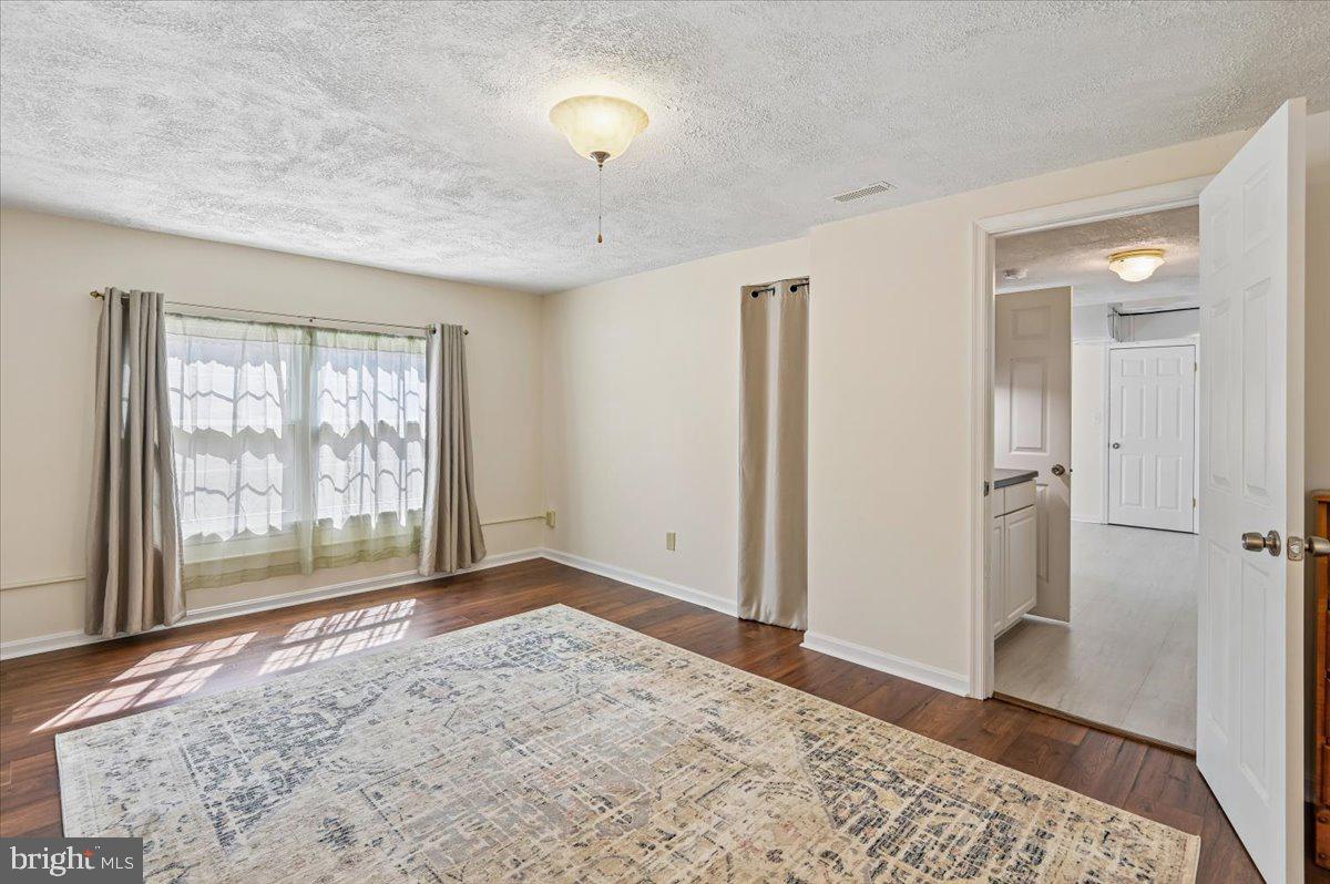 WOODLAND BEACH - Residential