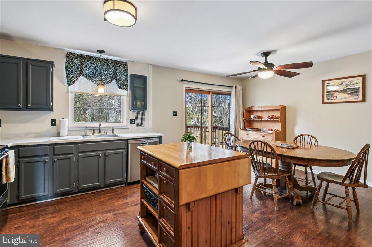 WOODLAND BEACH - Residential