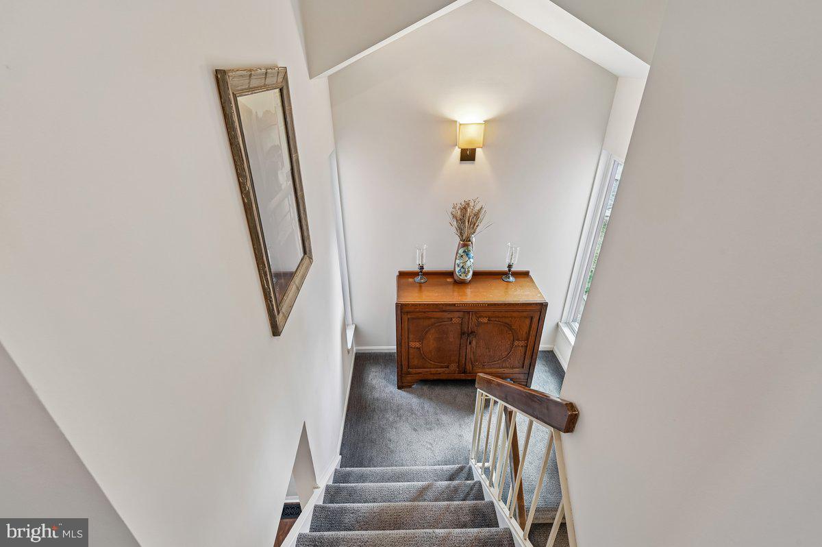 WOODLAND BEACH - Residential