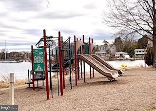 WOODLAND BEACH - Residential