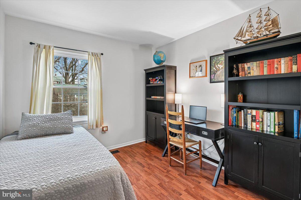 WOODLAND BEACH - Residential