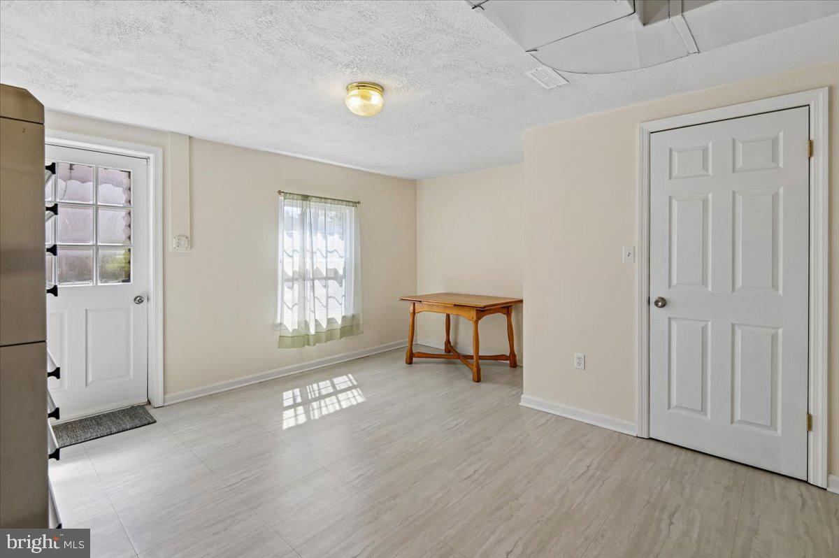 WOODLAND BEACH - Residential