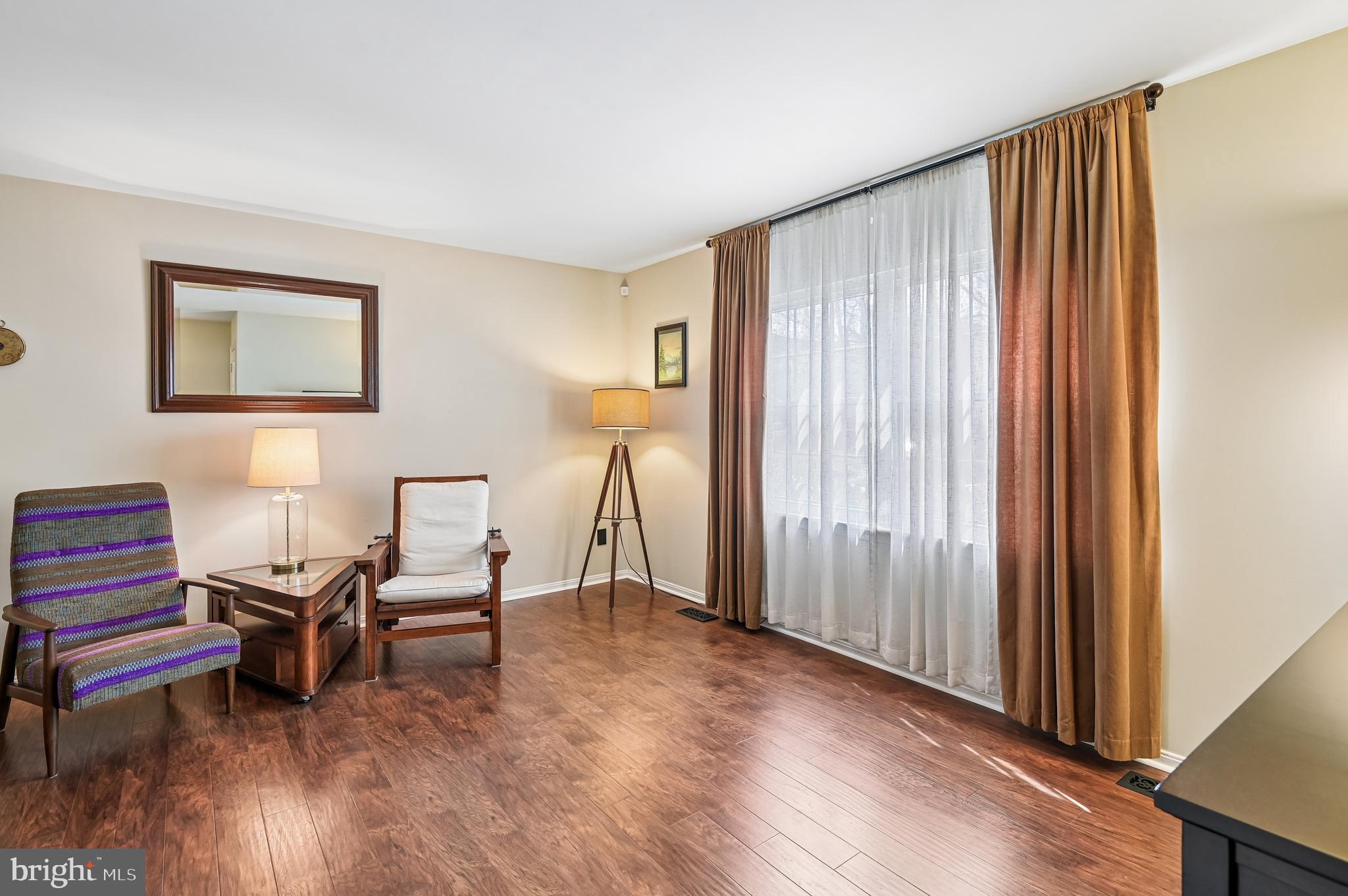 WOODLAND BEACH - Residential