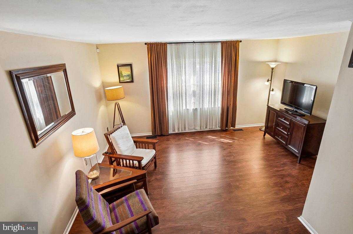 WOODLAND BEACH - Residential