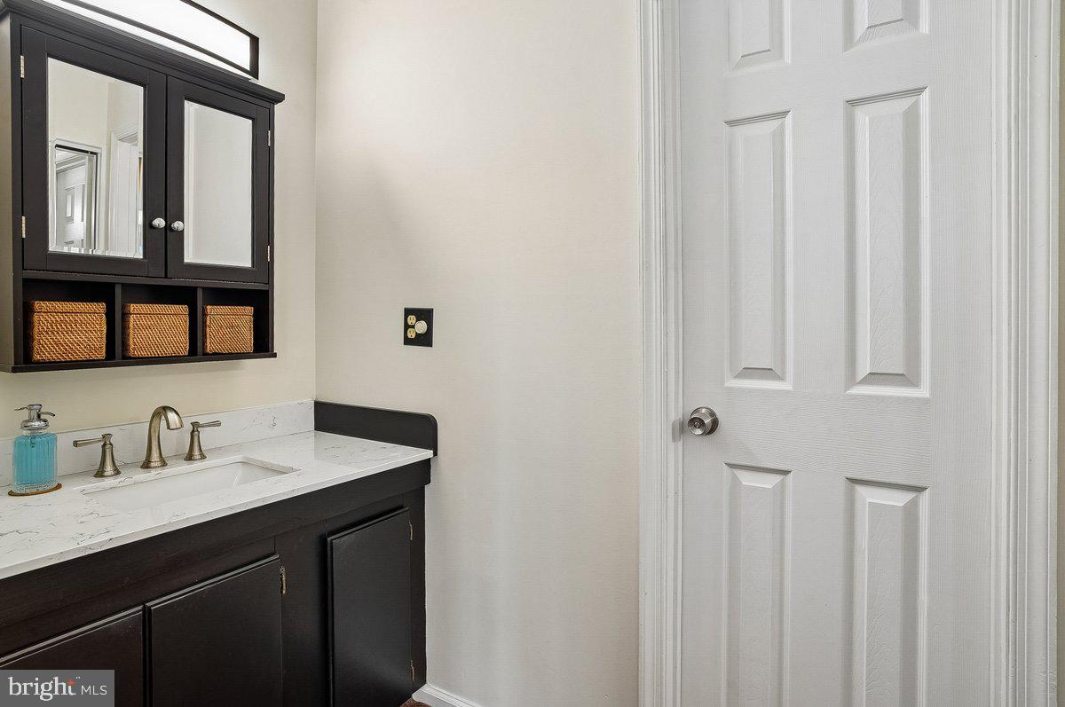 WOODLAND BEACH - Residential