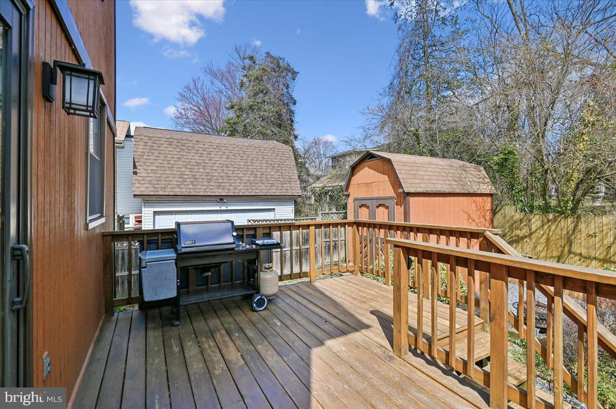 WOODLAND BEACH - Residential