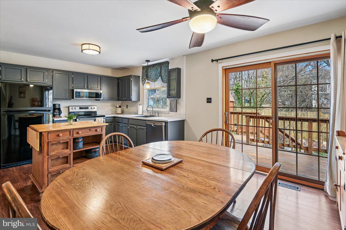 WOODLAND BEACH - Residential