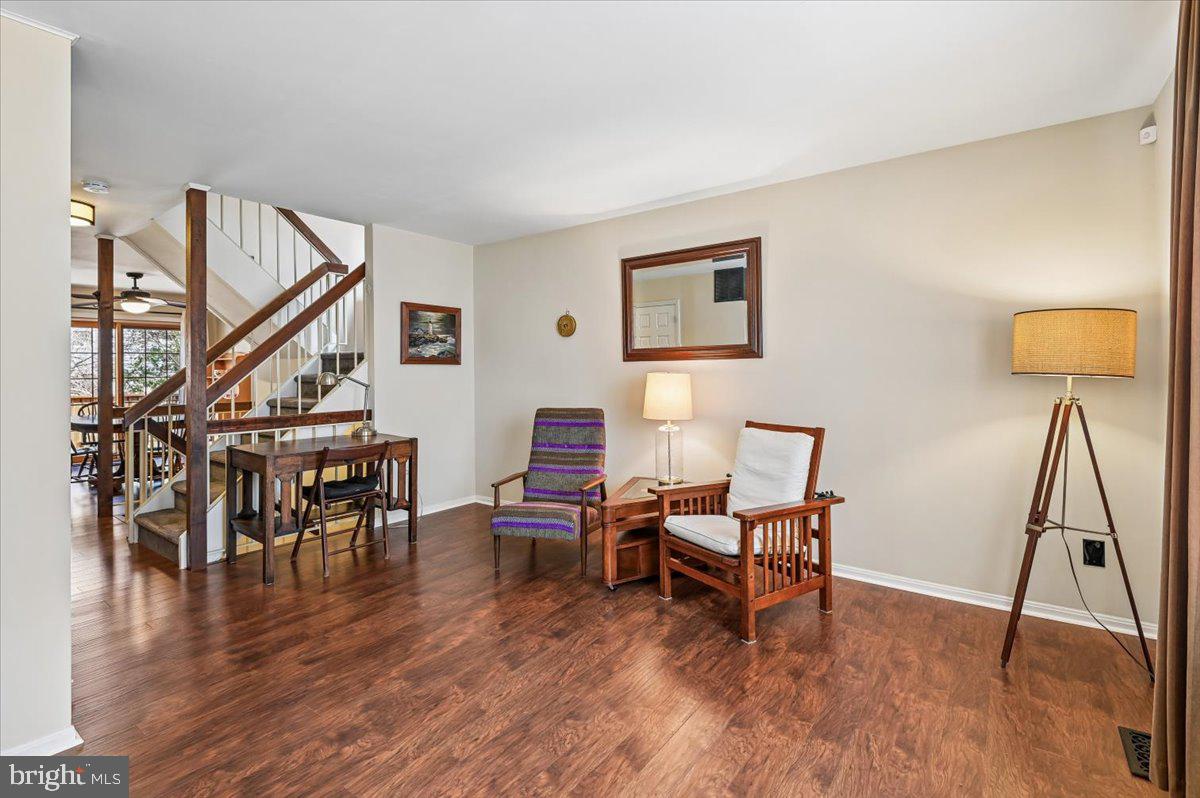 WOODLAND BEACH - Residential