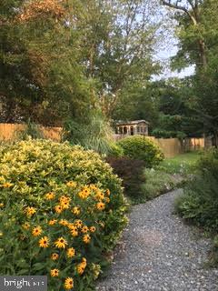 WOODLAND BEACH - Residential