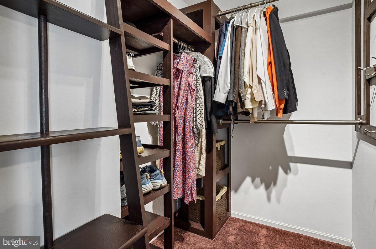 WOODLAND BEACH - Residential