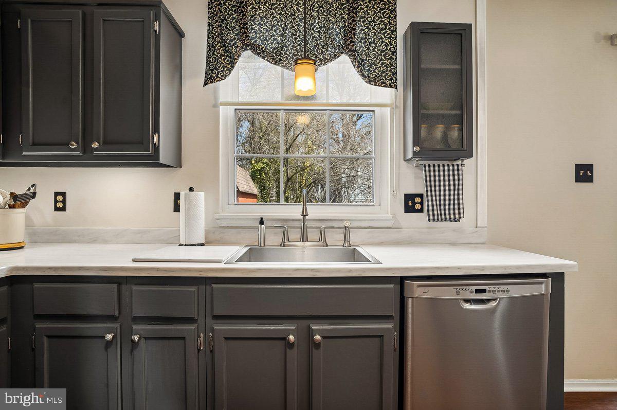 WOODLAND BEACH - Residential