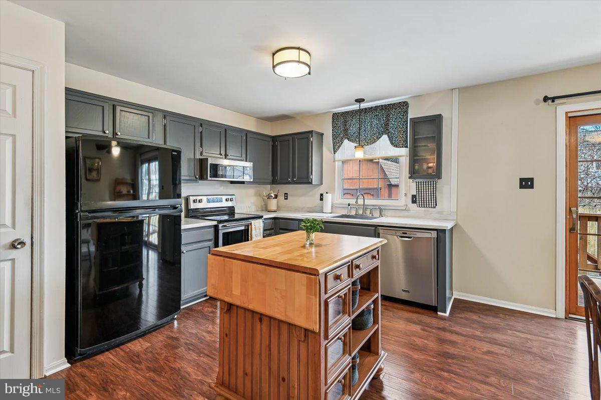 WOODLAND BEACH - Residential