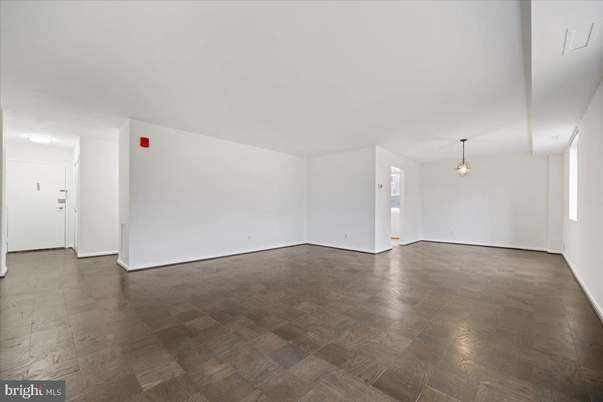 WHITEHALL - Residential