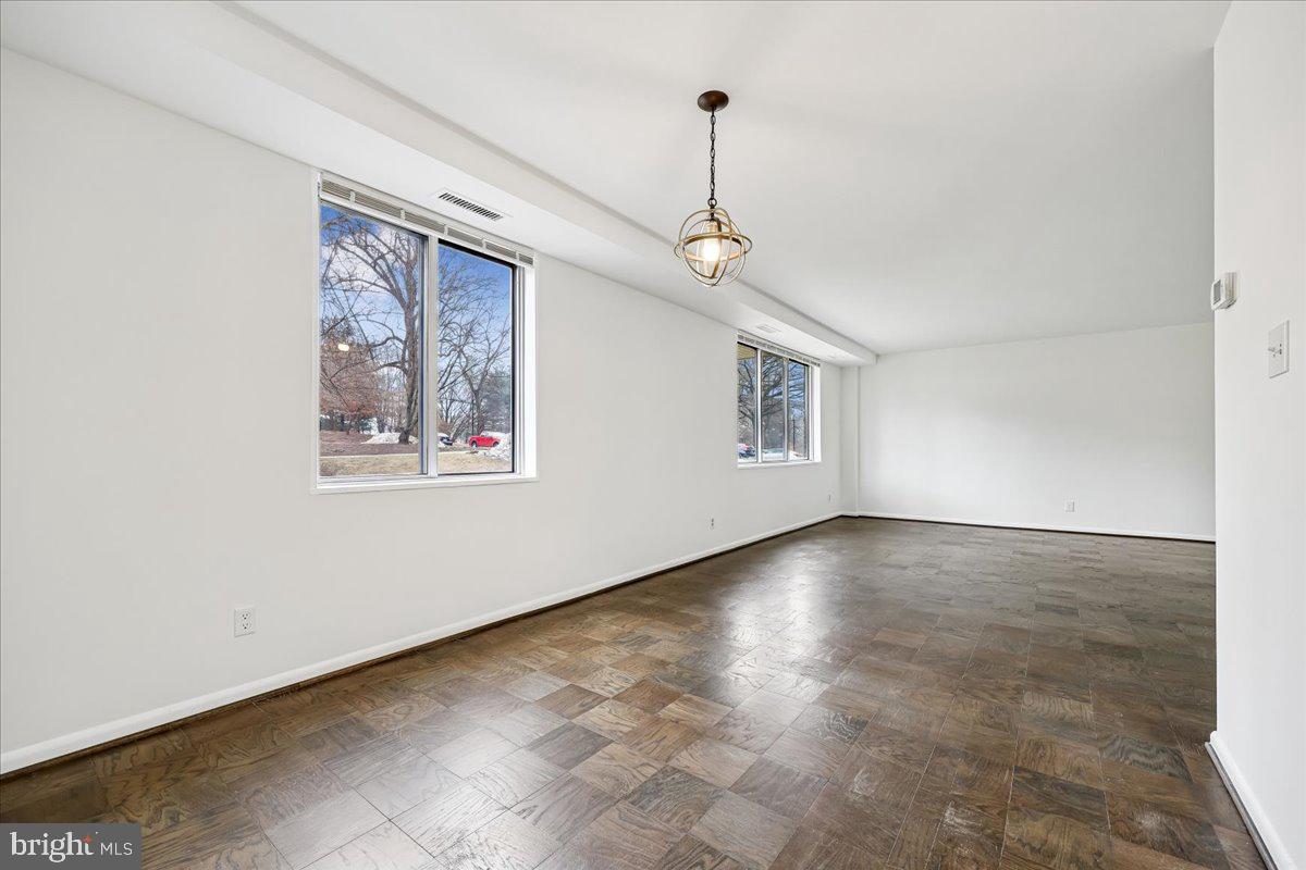 WHITEHALL - Residential