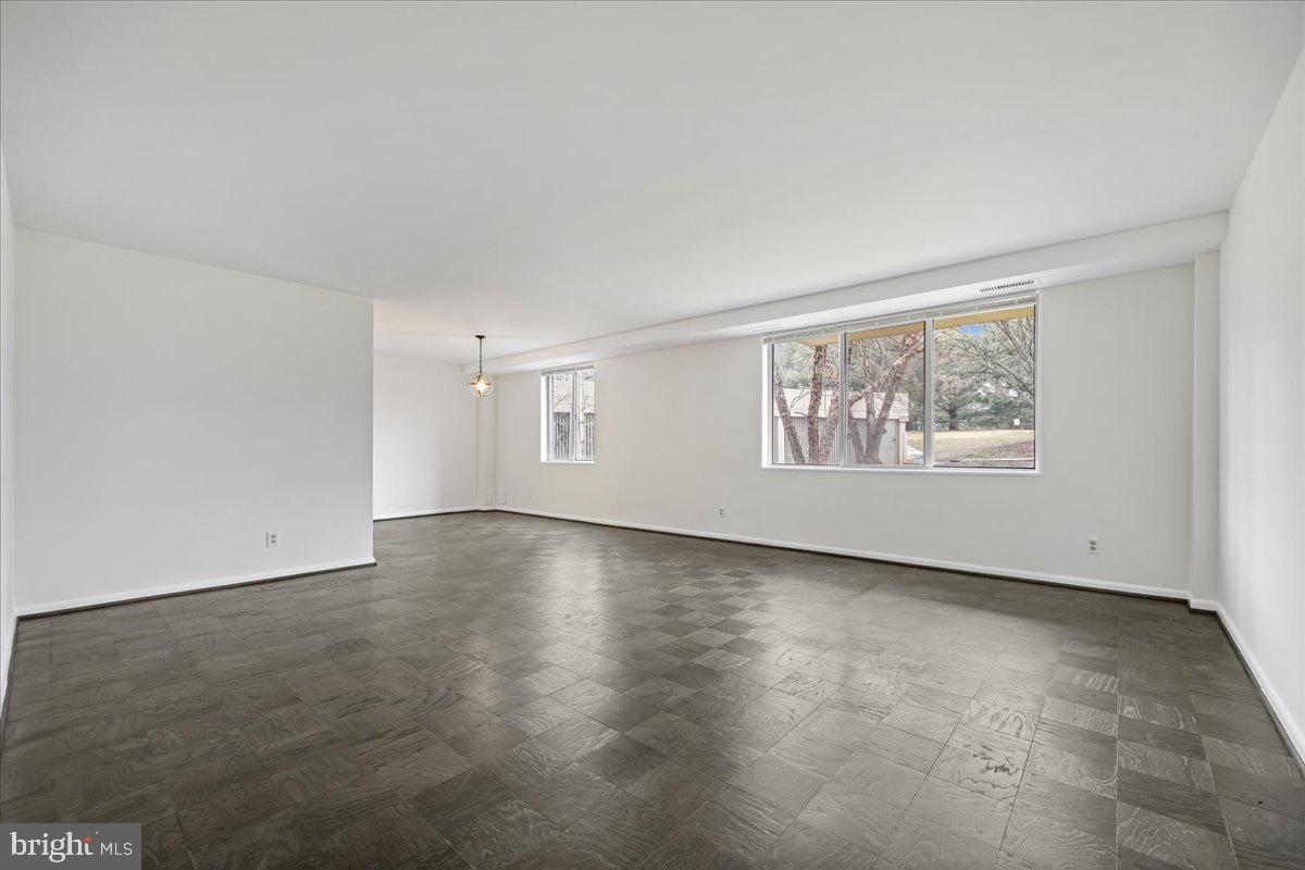 WHITEHALL - Residential