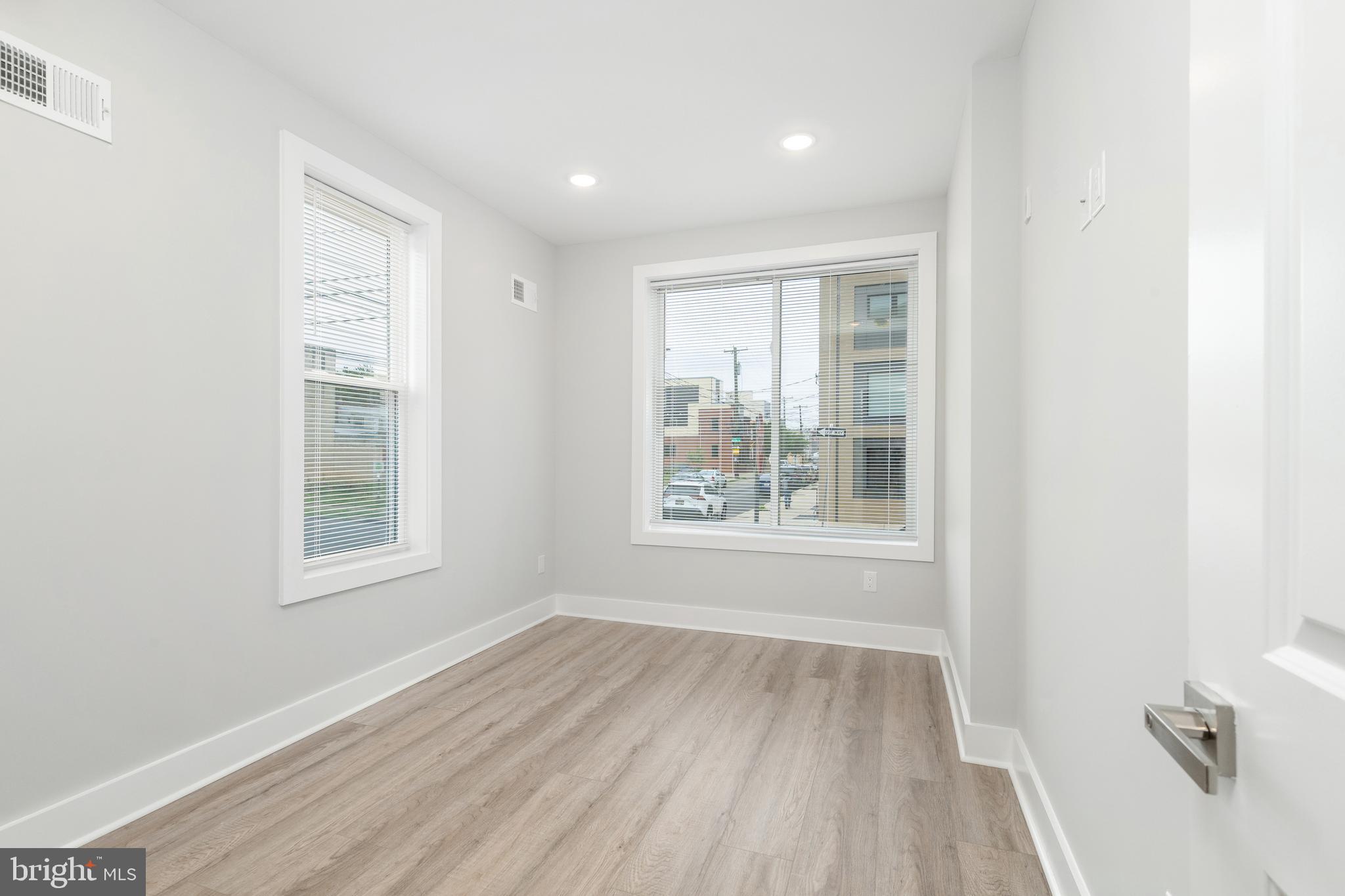EAST KENSINGTON - Residential Lease