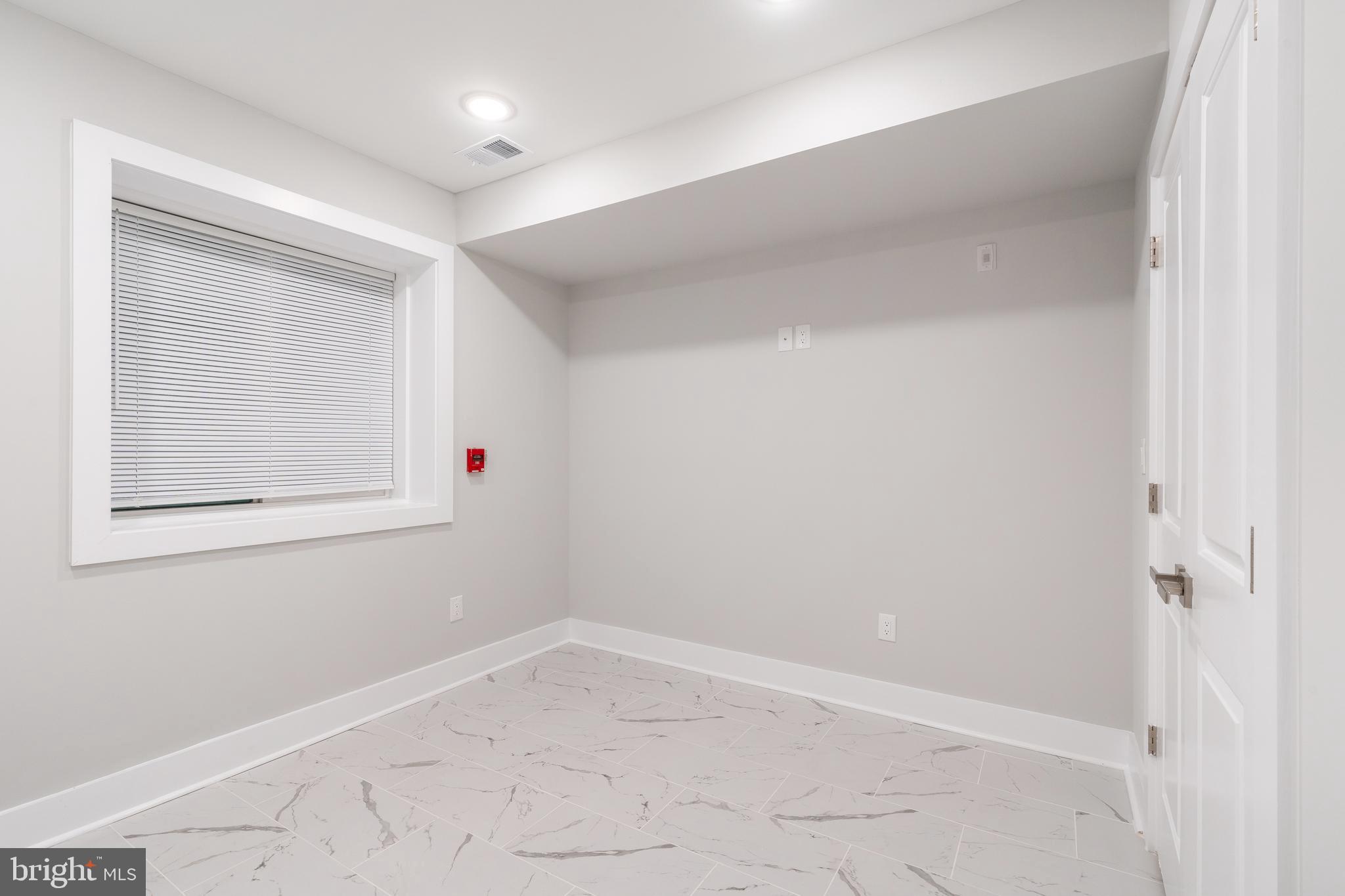 EAST KENSINGTON - Residential Lease