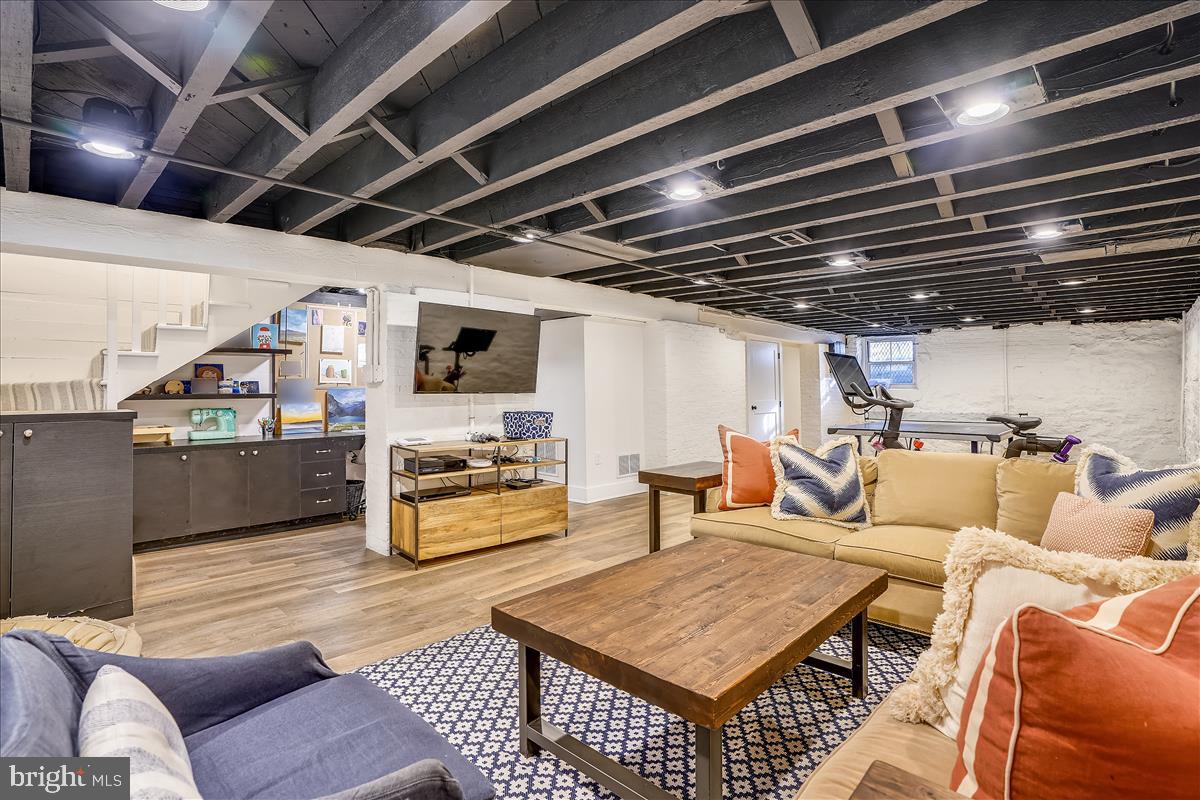 ROLAND PARK - Residential