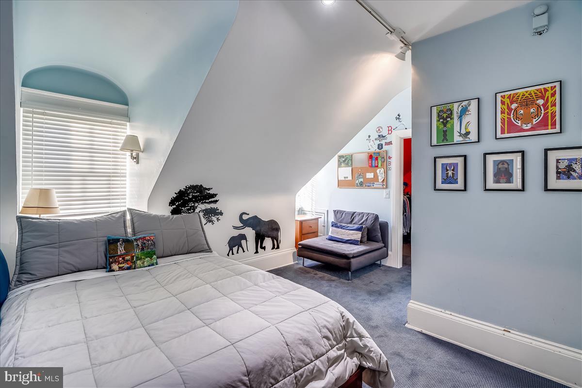 ROLAND PARK - Residential