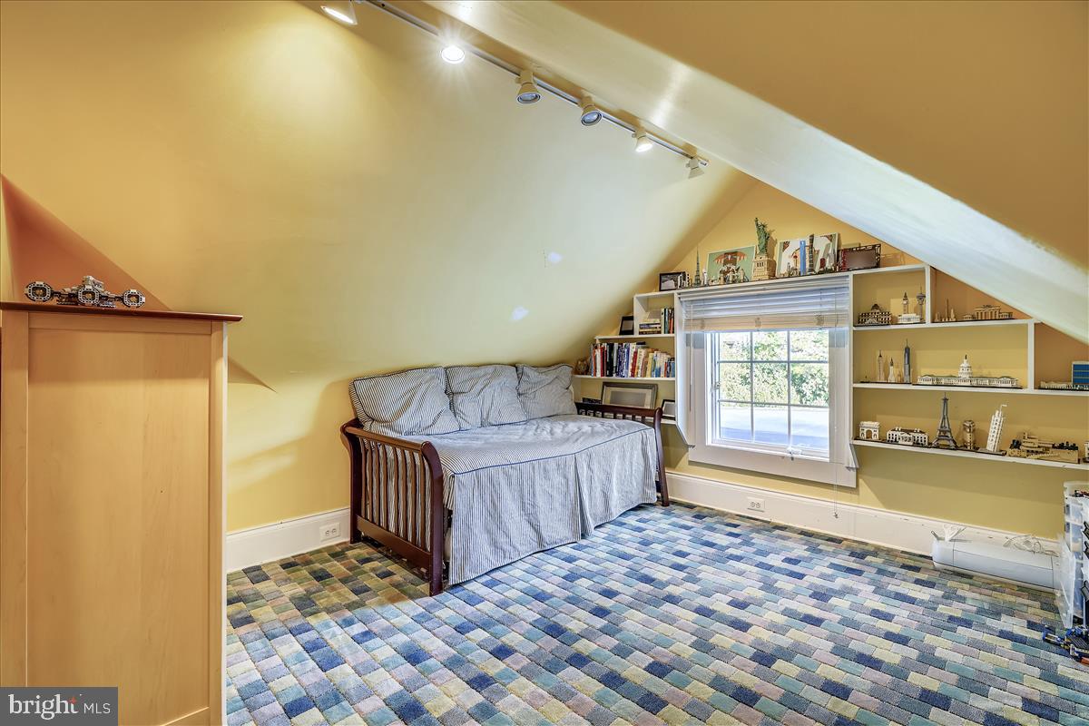 ROLAND PARK - Residential