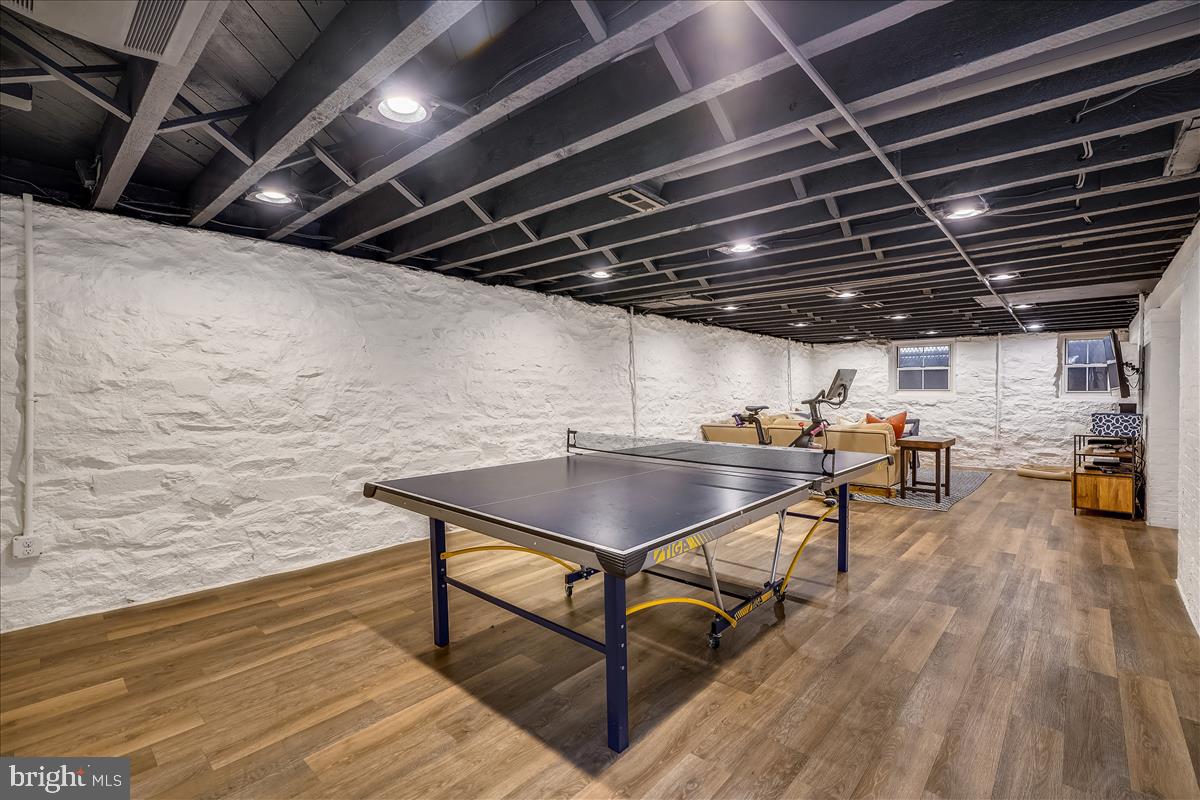 ROLAND PARK - Residential