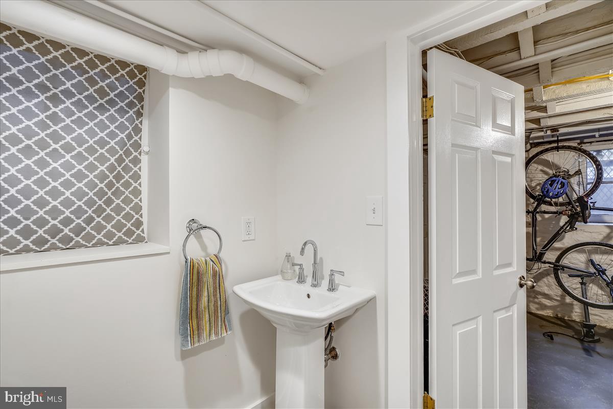 ROLAND PARK - Residential