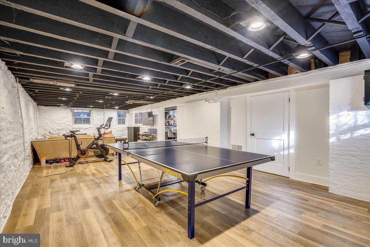 ROLAND PARK - Residential