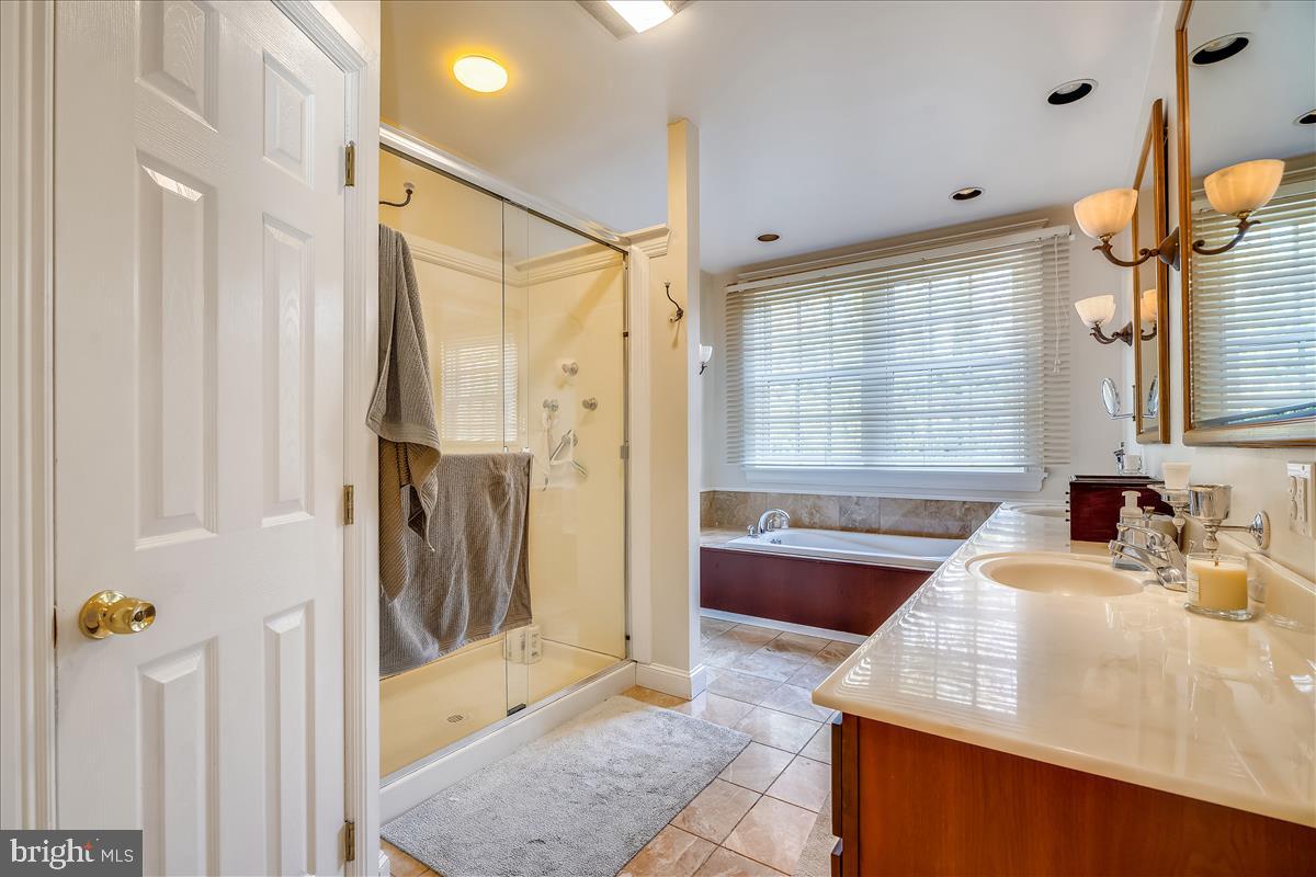 ROLAND PARK - Residential