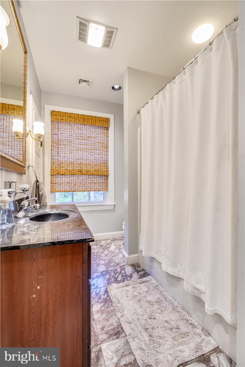 ROLAND PARK - Residential