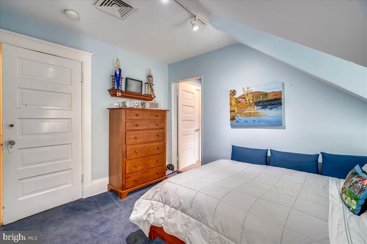 ROLAND PARK - Residential