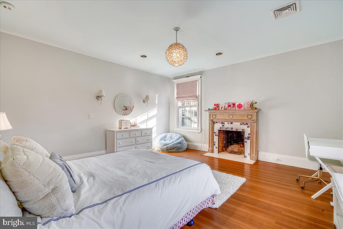 ROLAND PARK - Residential