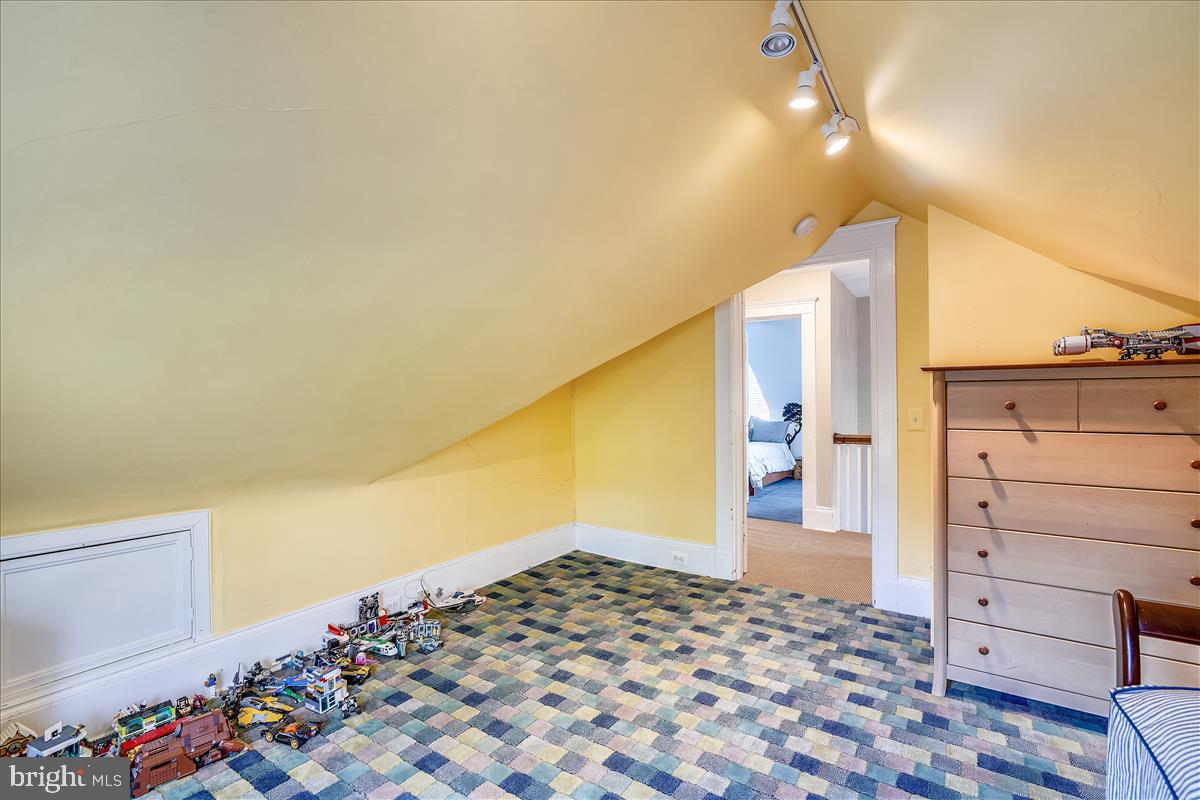 ROLAND PARK - Residential