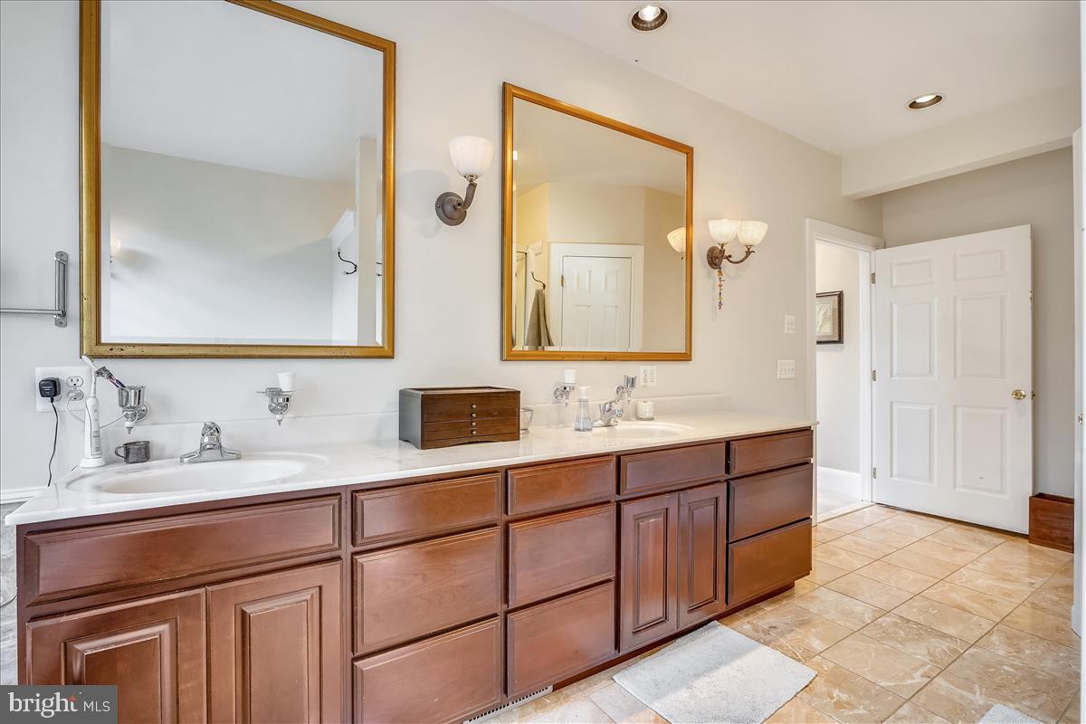 ROLAND PARK - Residential