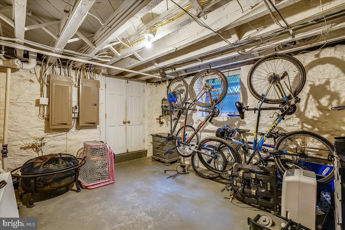 ROLAND PARK - Residential