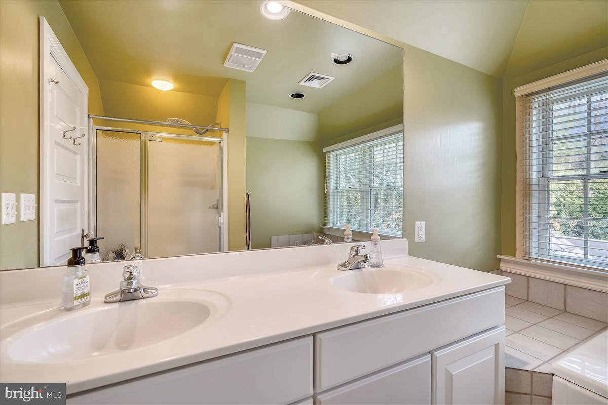 ROLAND PARK - Residential