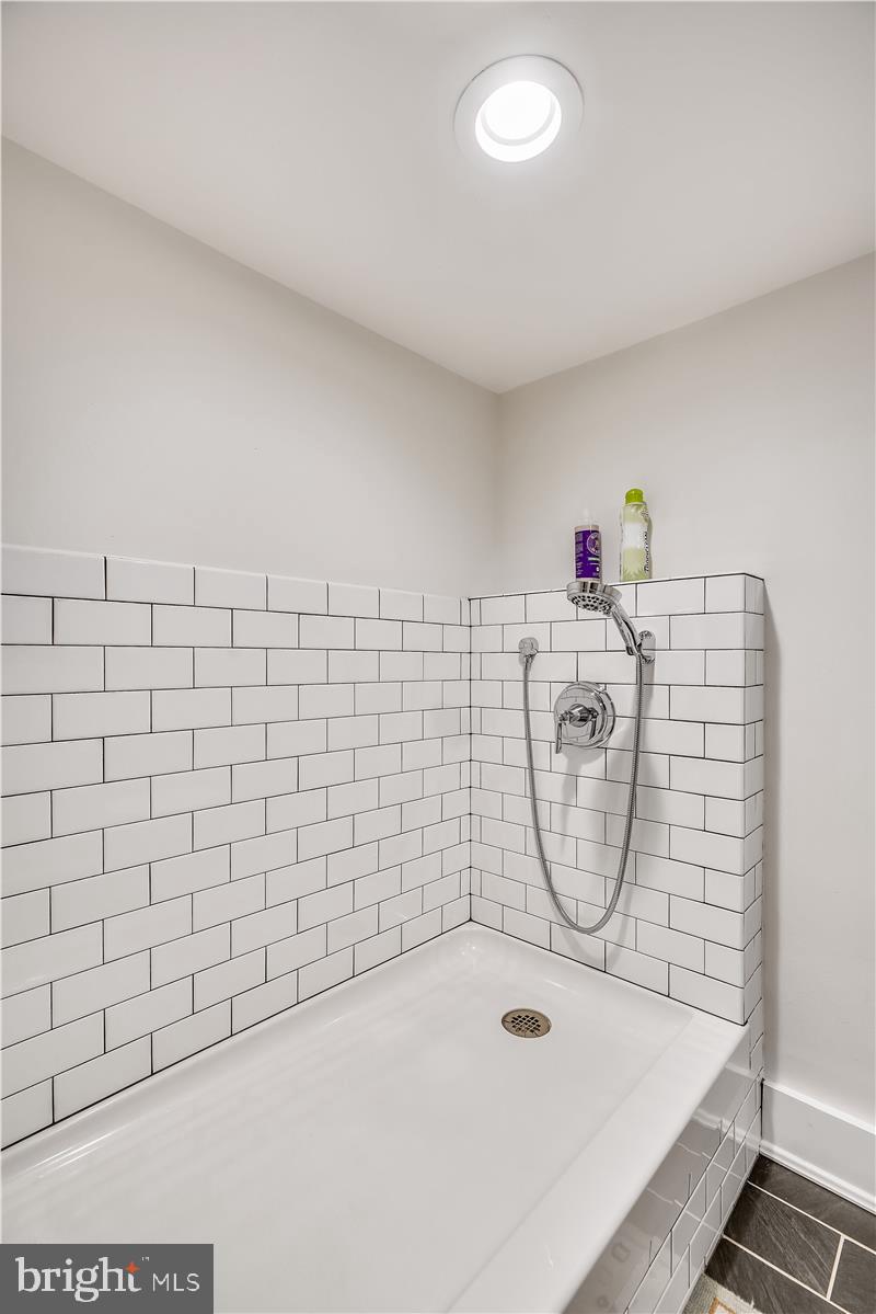 ROLAND PARK - Residential